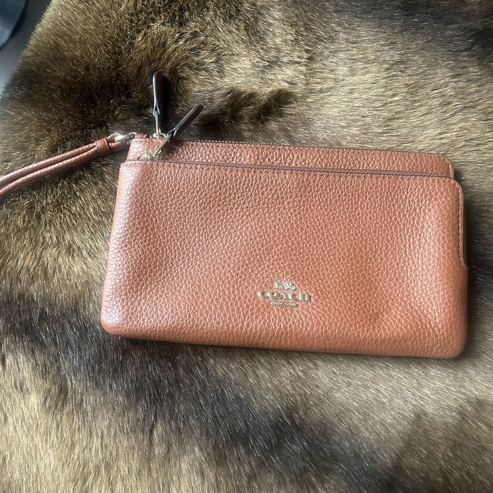 Coach wristlet wallet NWT tan caramel leather